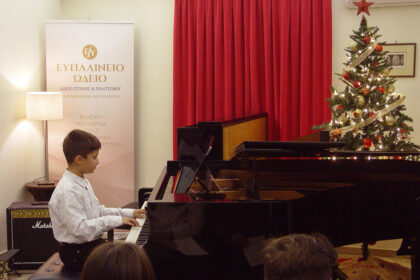 xristougeniatiki-synavlia-sto-efpalineio-odeio-sta-megara-20-dekembriou-2025-p14